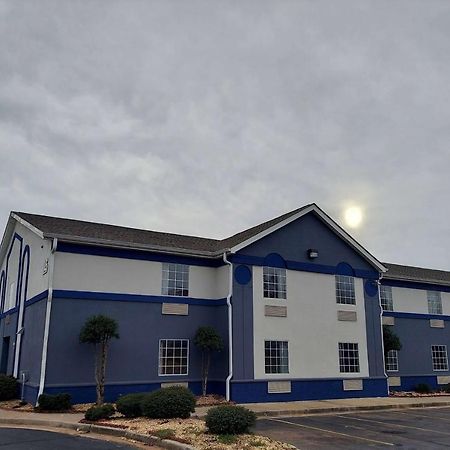 Days Inn & Suites By Wyndham Huntsville Exterior foto