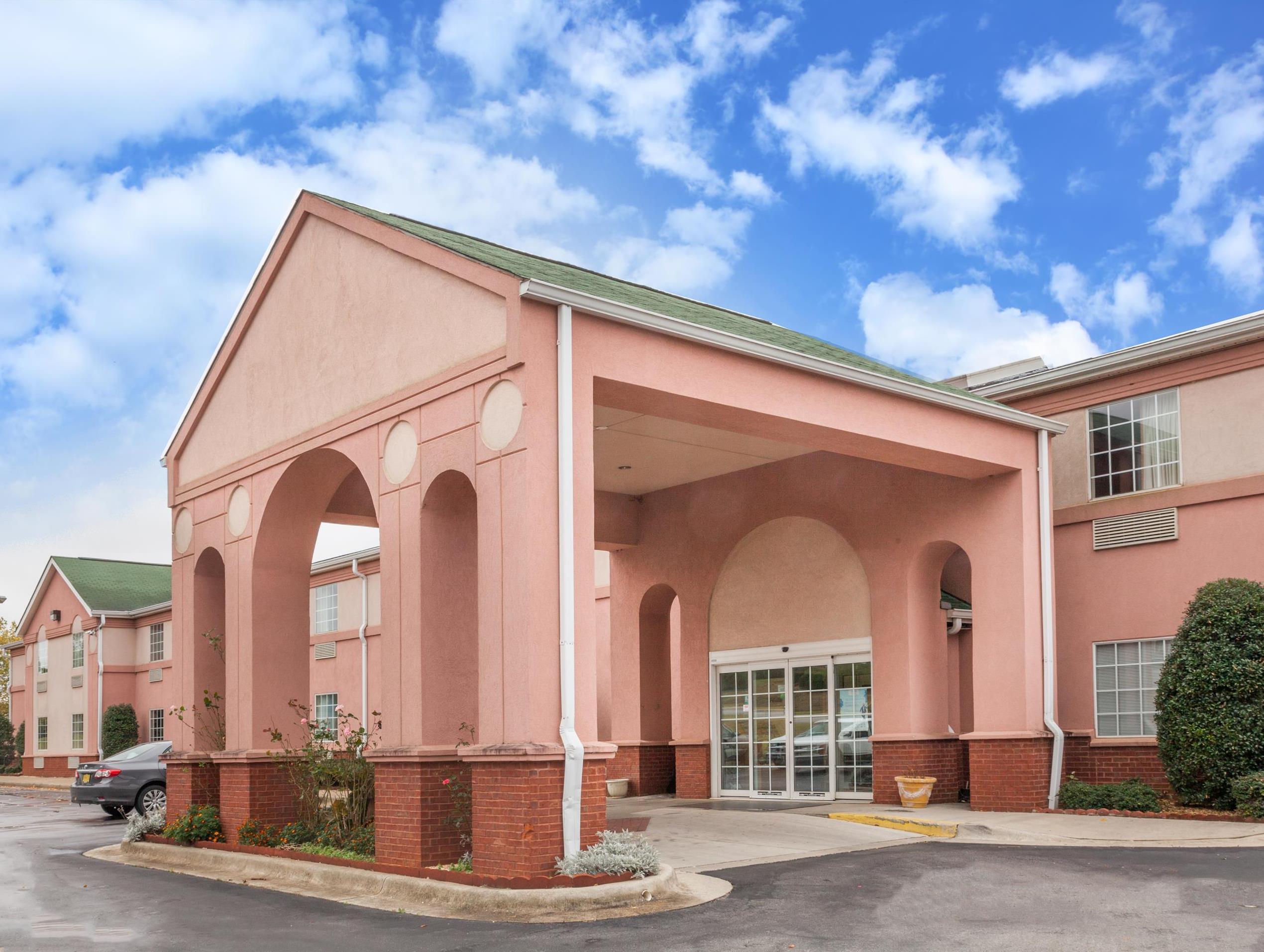 Days Inn & Suites By Wyndham Huntsville Exterior foto