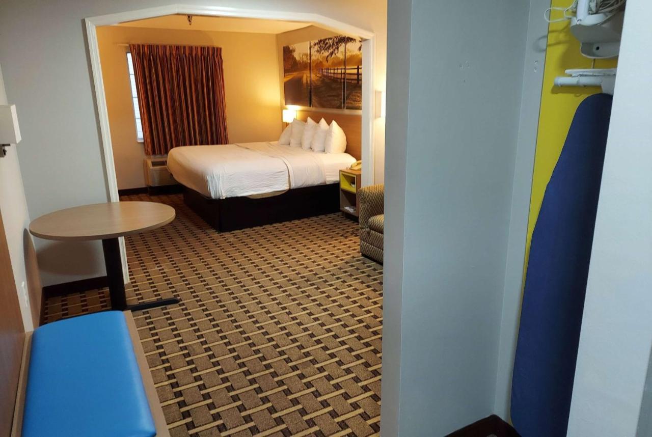 Days Inn & Suites By Wyndham Huntsville Exterior foto