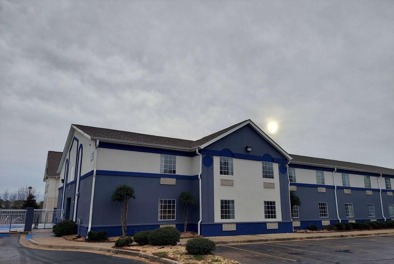 Days Inn & Suites By Wyndham Huntsville Exterior foto